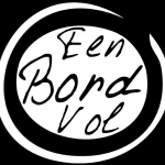 een bord vol logo